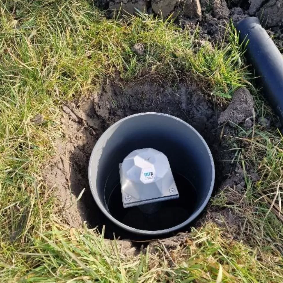 Sensor afgemonteerd op buis